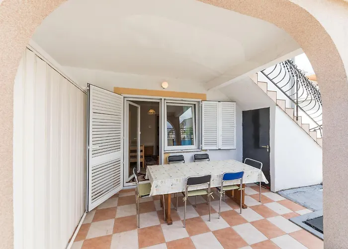 Two-bedroom In Okrug Gornji Appartement Trogir