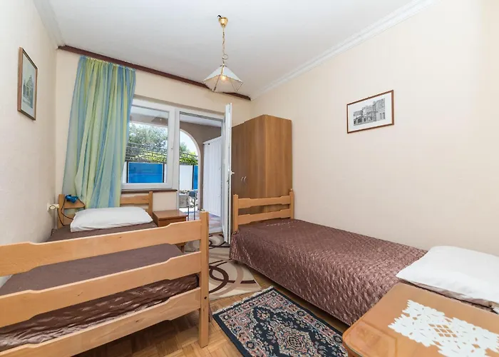 Two-bedroom In Okrug Gornji