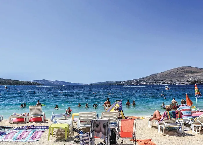 Two-bedroom In Okrug Gornji *