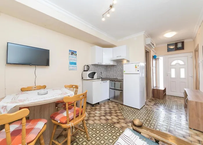 Two-bedroom In Okrug Gornji Appartement Trogir